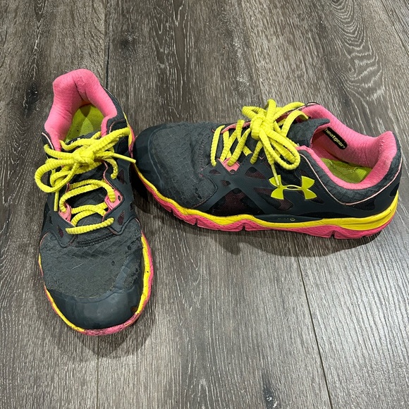 Under Armour Runners - Picture 1 of 4